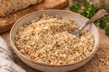 طرز تهیه پودر سوخاری خانگی ترد و خوش عطر؛ راز طلایی شدن مرغ و سیب زمینی سوخاری