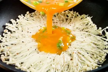 طرز تهیه تخم مرغ انوکی / املت قارچ انوکی!