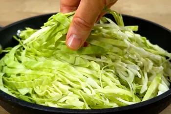 من هر آخر هفته اینطور کلم می پزم! دستور العمل خوشمزه و ساده با کلم!