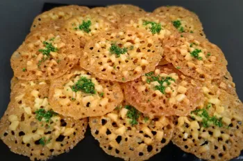 طرز تهیه سوهان توری بادام یا تساج، شیرینی مخصوص عید ،با مواد کاملا در دسترس و تمام نکات اصلی!