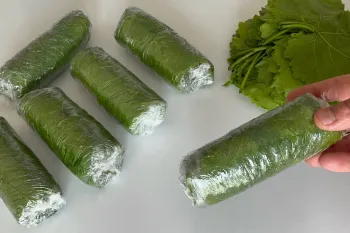نحوه نگهداری برگ ها در فریزر / این روش شگفت انگیز است! (بدون نمک و بدون جوش)