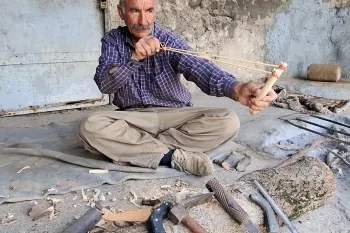 درست کردن تیرکمان ازچوب درخت بلوط!