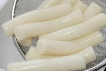 کیک برنجی تهیه شده با آرد به روشی بی نقص و بهتر!