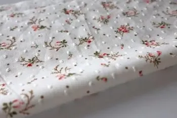 من آن را در یک سریال کره ای دیدم و فوراً عاشقش شدم/ یک تکه از ملحفه را بریدم و این اکسسوری را دوختم.