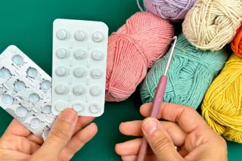 ترفند بافتنی مادربزرگم با بسته ی خالی دارو!