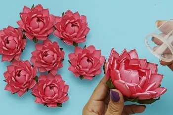 کاردستی آسان گل نیلوفر آبی با روبان ساتن و ترفندهای ساده باورتان نمی شود!