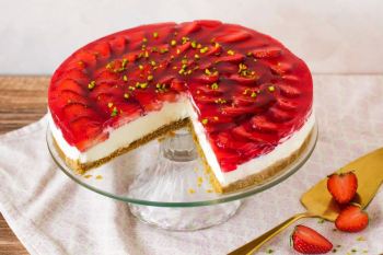 چیزکیک بدون پخت با بیسکویت ساقه طلایی؛ دسر خوشمزه و مجلسی بدون فر!
