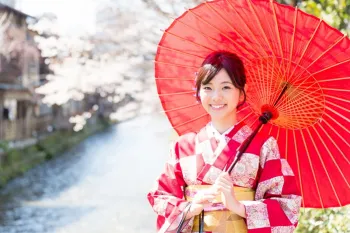 آشنایی با آداب عجیب و غریب ژاپنی ها! بوسه در ژاپن ممنوع!