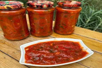 طرز تهیه ترشی فلفل دلمه ای کبابی در سس گوجه فرنگی که همه شیفته ی آن هستند !