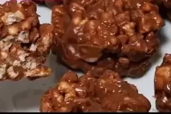 خوشمزه ترین میان وعده رو با رایس کیک و شکلات درست کن !