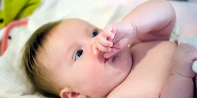 علت خارش بینی نوزاد