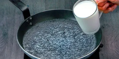 فقط ماست را داخل آب
