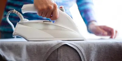 علت برق انداختن اتو