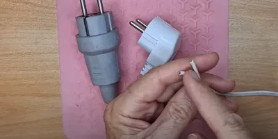 تعویض دوشاخه برق به