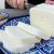طرز تهیه ۱ کیلو پنیر خانگی قالبی با شیر و نشاسته در ۵ دقیقه