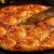طرز تهیه پیتزا پیاز ترد و برشته؛ غذایی خوشمزه تر و ارزان تر از پیتزا