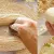 طرز تهیه پشمک حاج عبدالله فقط با کمی آرد و شکر!
