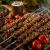 دل مرغ کبابی نرم و آبدار روی منقل؛ راز یک کباب اقتصادی و فوق العاده خوشمزه