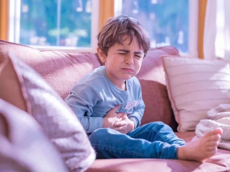 سردی معده کودک با چه علائمی همراه است ؟