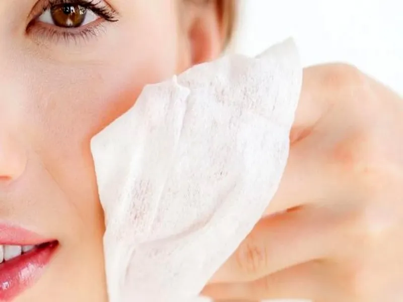 مضرات دستمال مرطوب برای صورت / نکاتی که باید بدانید