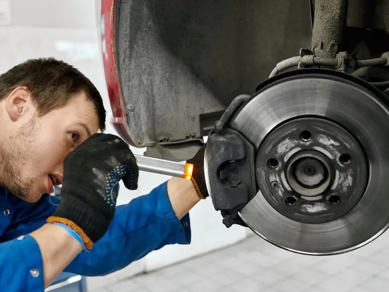 علت صدای لنت در دنده عقب و راهکارهای رفع آن