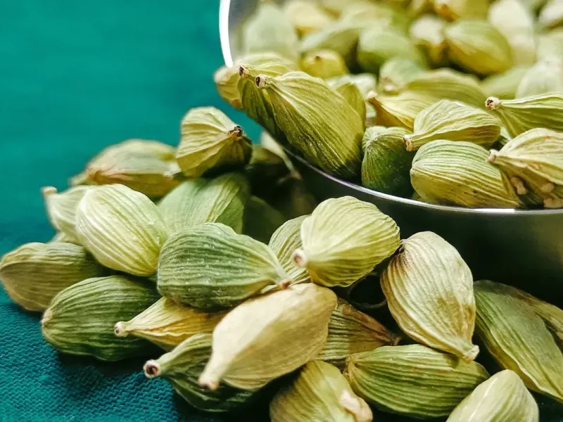 هل سبز و لاغری / خواص شگفت انگیز این ادویه برای کاهش وزن