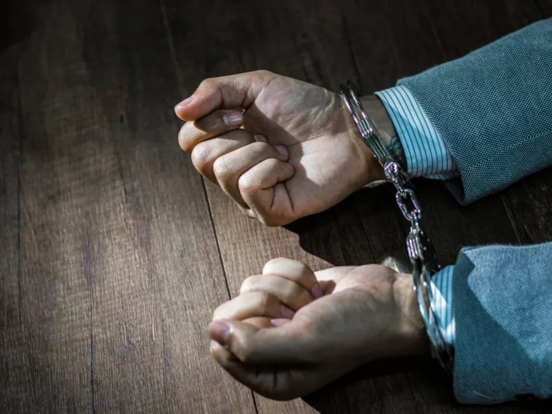 مجازات معتاد کردن دیگران / بررسی حقوقی و اجتماعی