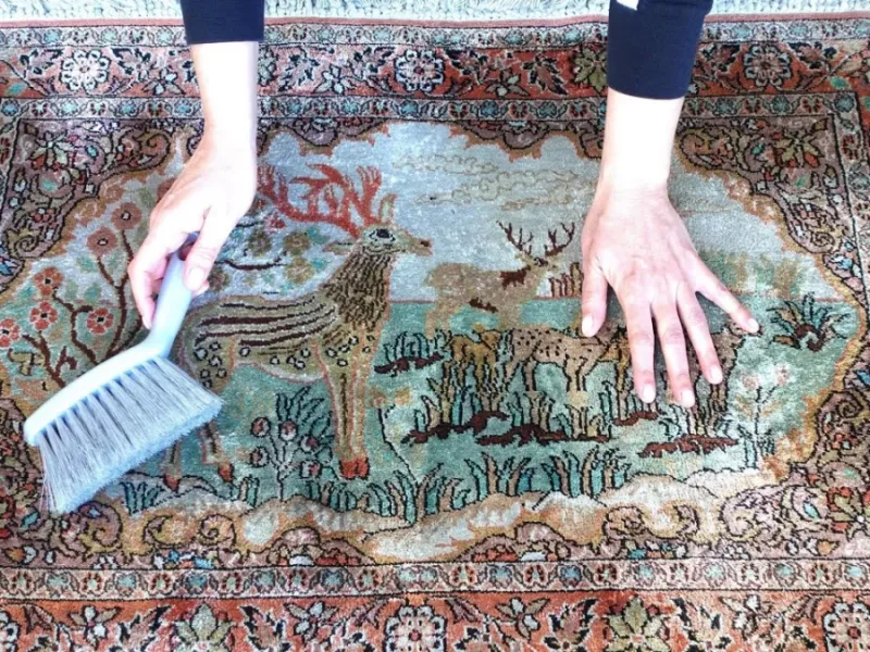 نحوه شستن و جرمگیری فرش کهنه با لکه های قدیمی