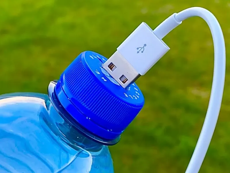 ایده ماهرانه ساخت شارژ با بطری پلاستیکی برای سفر و شرایط خاص