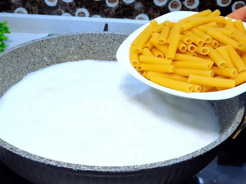 آموزش تهیه پاستای خامه ای یک نفره در 15 دقیقه با طعم بی نظیر (راز پاستای خوشمزه و فوری)