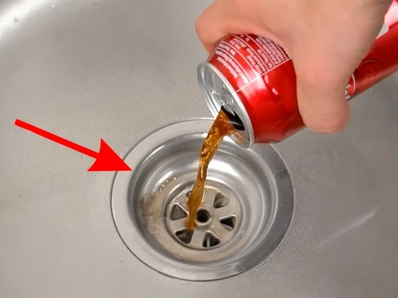 نحوه باز کردن لوله گرفته / از بین بردن بوی بد و گرفتگی فاضلاب با نوشابه