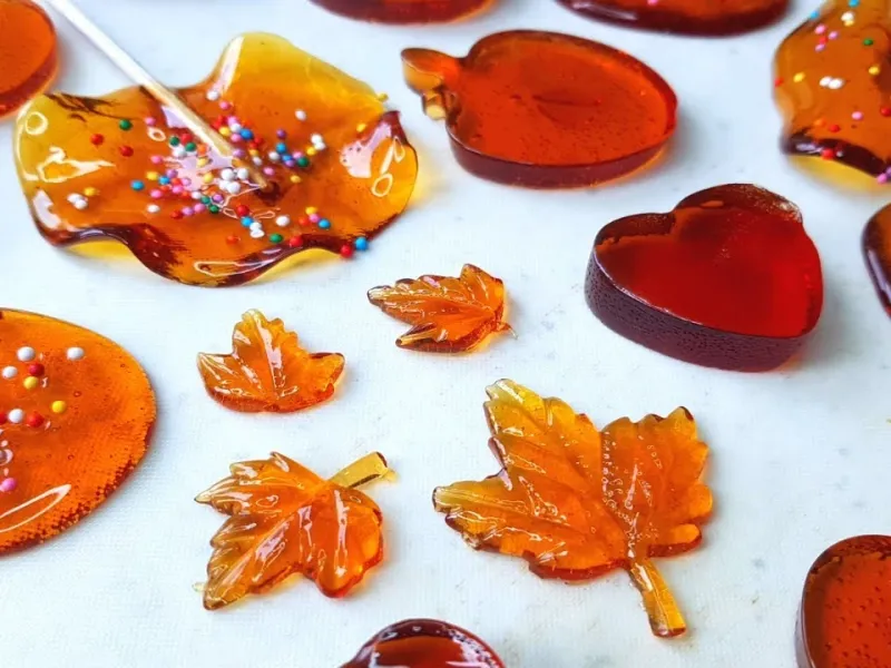 طرز تهیه آبنبات چوبی (لولی پاپ) خانگی، طعم نوستالژی کودکی در دستان شما