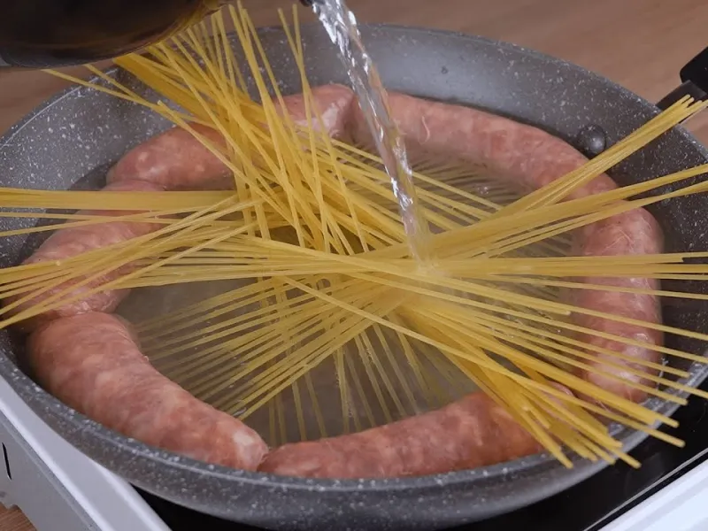 ماکارونی تو سوسیس / یه غذای خفن و متفاوت با ماکارونی و سوسیس