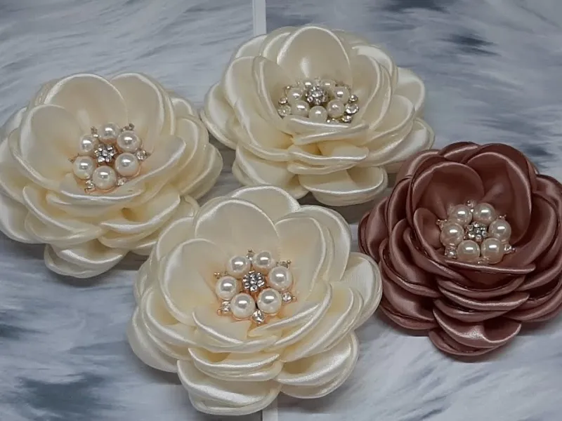 ساخت گل های چشمگیر با روبان برای تزئین اکسسوری و لباس