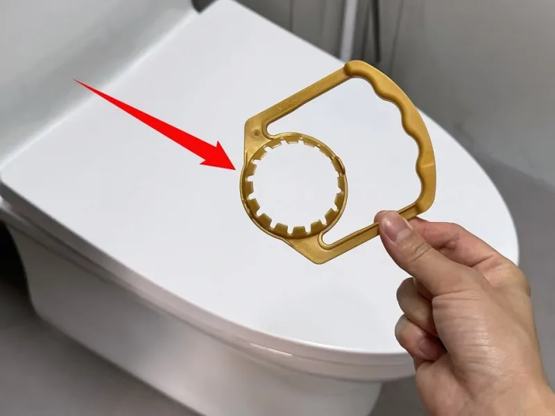 دسته های بطری 4 لیتری را دور نیندازید / نحوه ساخت وسایل کاربردی برای حمام و توالت با دستگیره