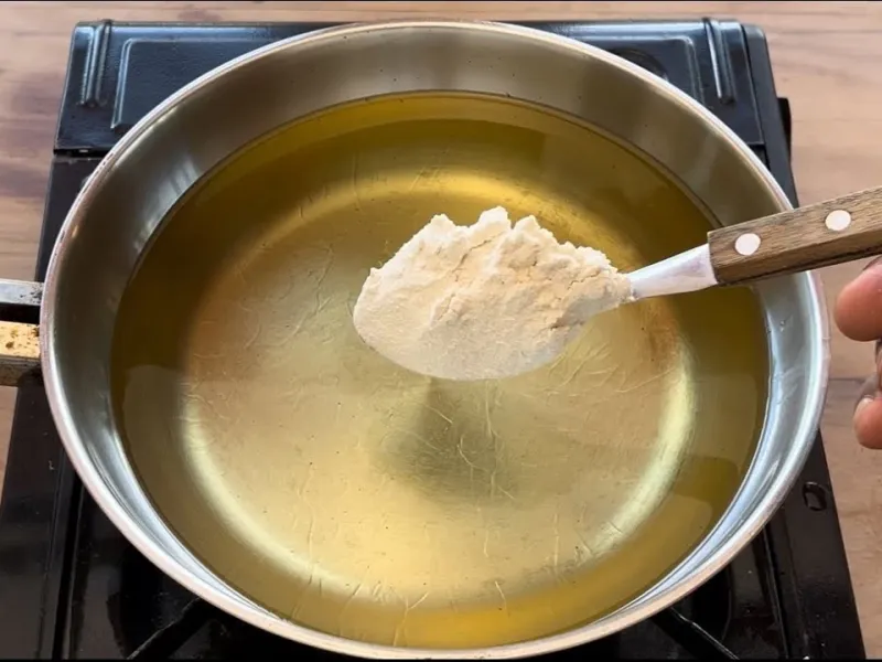 آرد را در روغن داغ بریزید : طرز تهیه مرغ سوخاری و برشته به سبکی مدرن