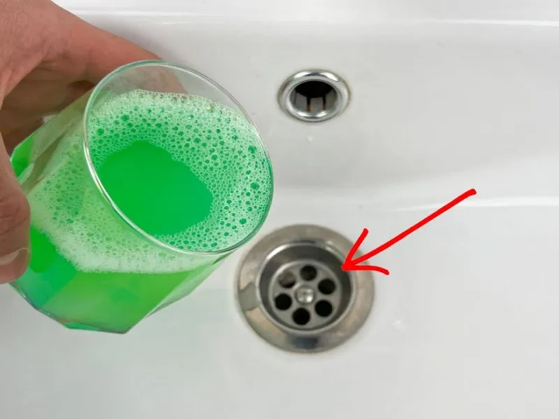 نحوه جرمگیری عمیق و از بین بردن بوی تعفن فاضلاب با نمک و مایع ظرفشویی