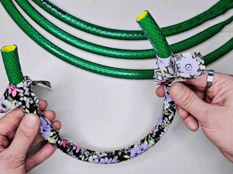 آموزش قدم به قدم ساخت سبد نظم دهنده با شلنگ پاره شده باغچه