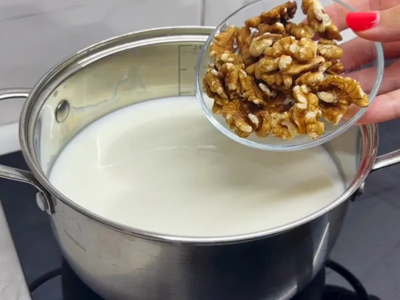 فقط گردو را به شیر اضافه کنید ! طرز تهیه پنیر گردویی سنتی برای صبحانه