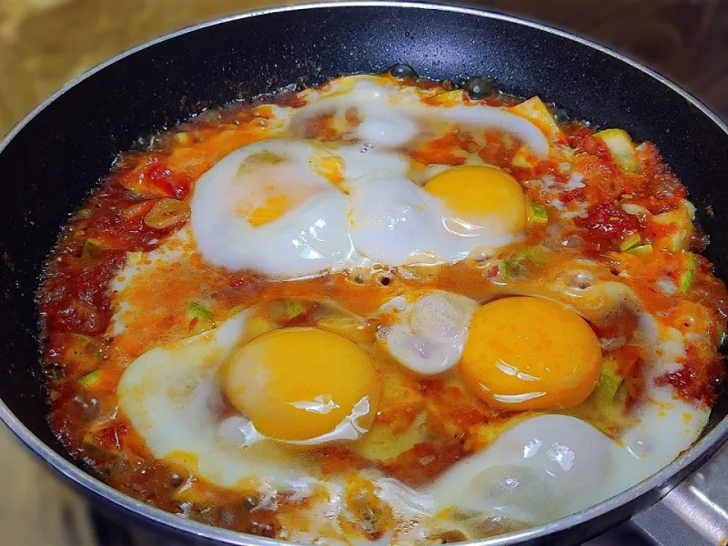 طرز تهیه املت کلاسیک با کدو و تخم مرغ