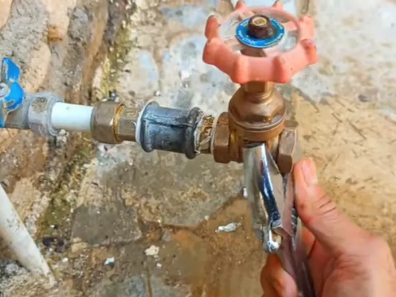 آموزش تعمیر شیر فلکه کشویی / تعمیر چکه کردن شیر آب بدون نیاز به تعویض