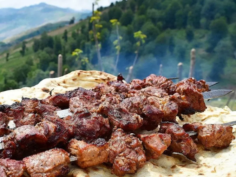 طرز تهیه چنجه مجلسی با فیله و دنبه آبدار روی زغال