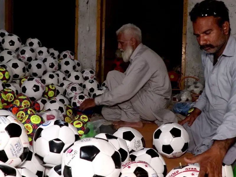 نحوه ساخت توپ چهل تکه / تکنیک شگفت انگیز ساخت توپ فوتبال