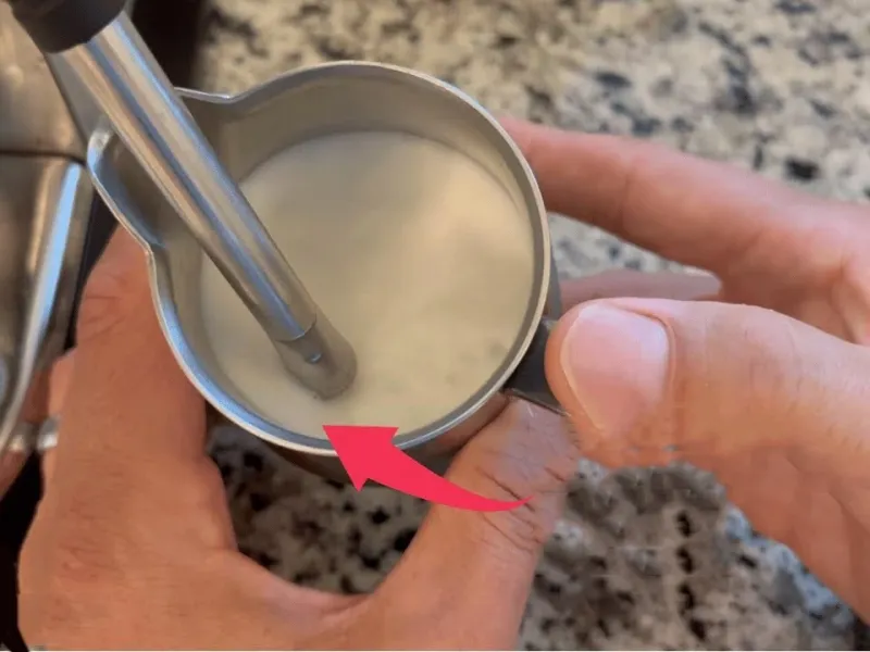 نحوه فوم گرفتن از شیر در اسپرسوساز دلونگی