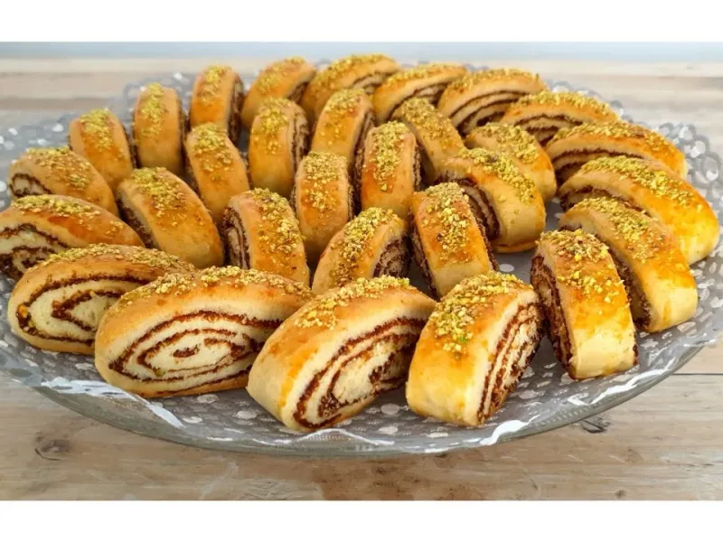 طرز تهیه کلوچه خرمایی رژیمی و مقوی برای صبحانه با این دستور پخت