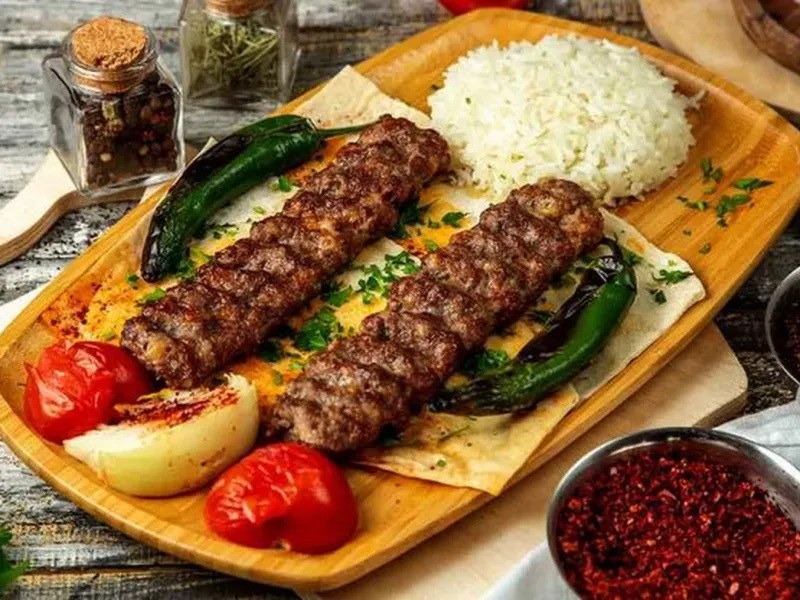 طرز تهیه کباب کوبیده بازاری خوشمزه با اندازه دقیق مواد