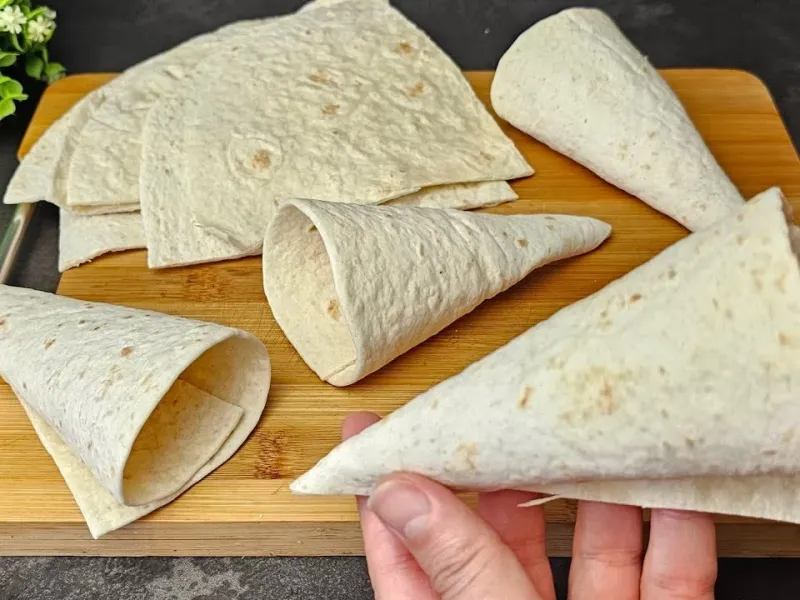 طرز تهیه ساندویچ قیفی با نان لواش