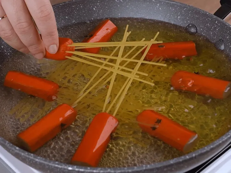 دستورپخت سوسیس ماکارونی ایتالیایی / طرز تهیه متفاوتی از ماکارونی با سوسیس