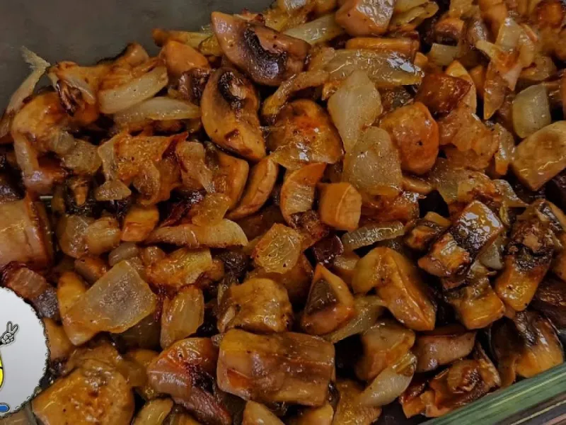طرز تهیه قارچ سرخ شده ترد و آبدار با پیاز در چند دقیقه