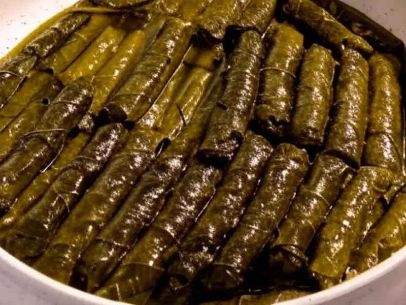 طرز تهیه دلمه برگ مو / دستور پخت دلمه و چاشنی خوش طعم و ملس